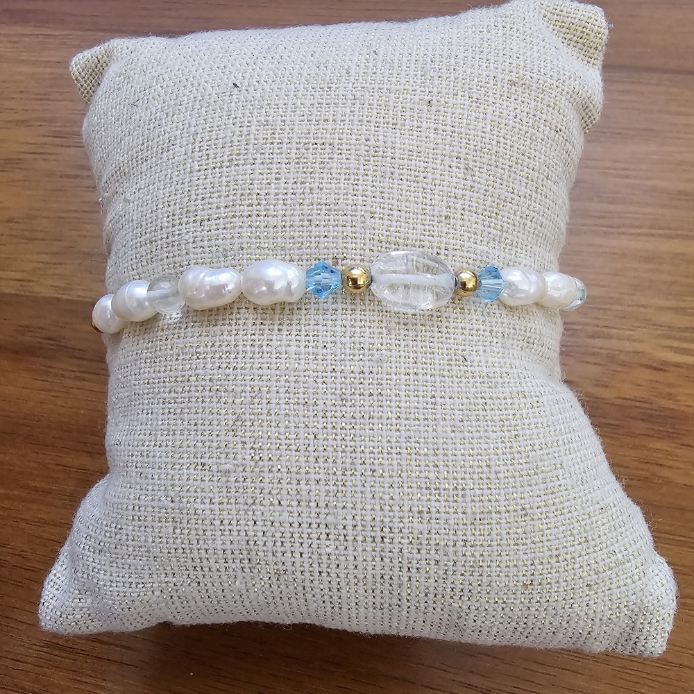 Vintage-Inspired Freshwater Pearl & Crystal Beaded Bracelet with Ornate Toggle